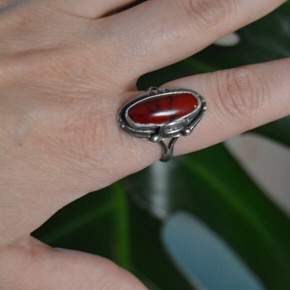 Vintage Sterling Silver and Red Cabochon Ring, Size 9 - Picture 6 of 10